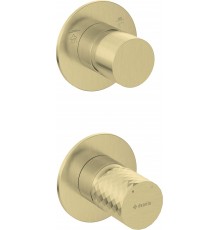 Concealed shower mixer w/flow diverter